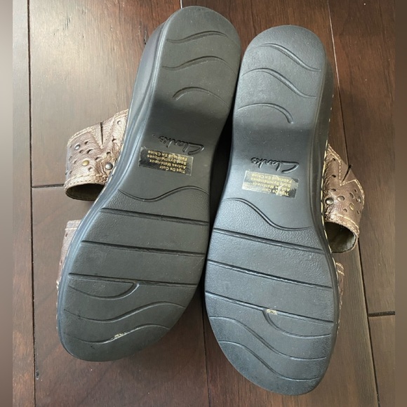 Clarks Pewter Sandals - Picture 3 of 8